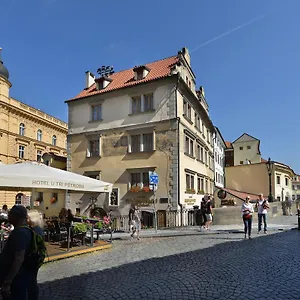 U 3 Pstrosu Szálloda